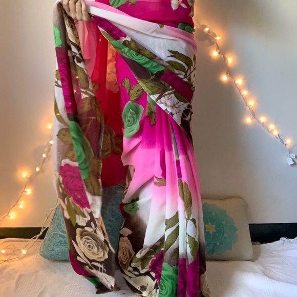 Colorful Saree - Picture 2 of 3